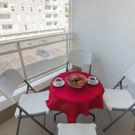 Sendy Deluxe Apartment *